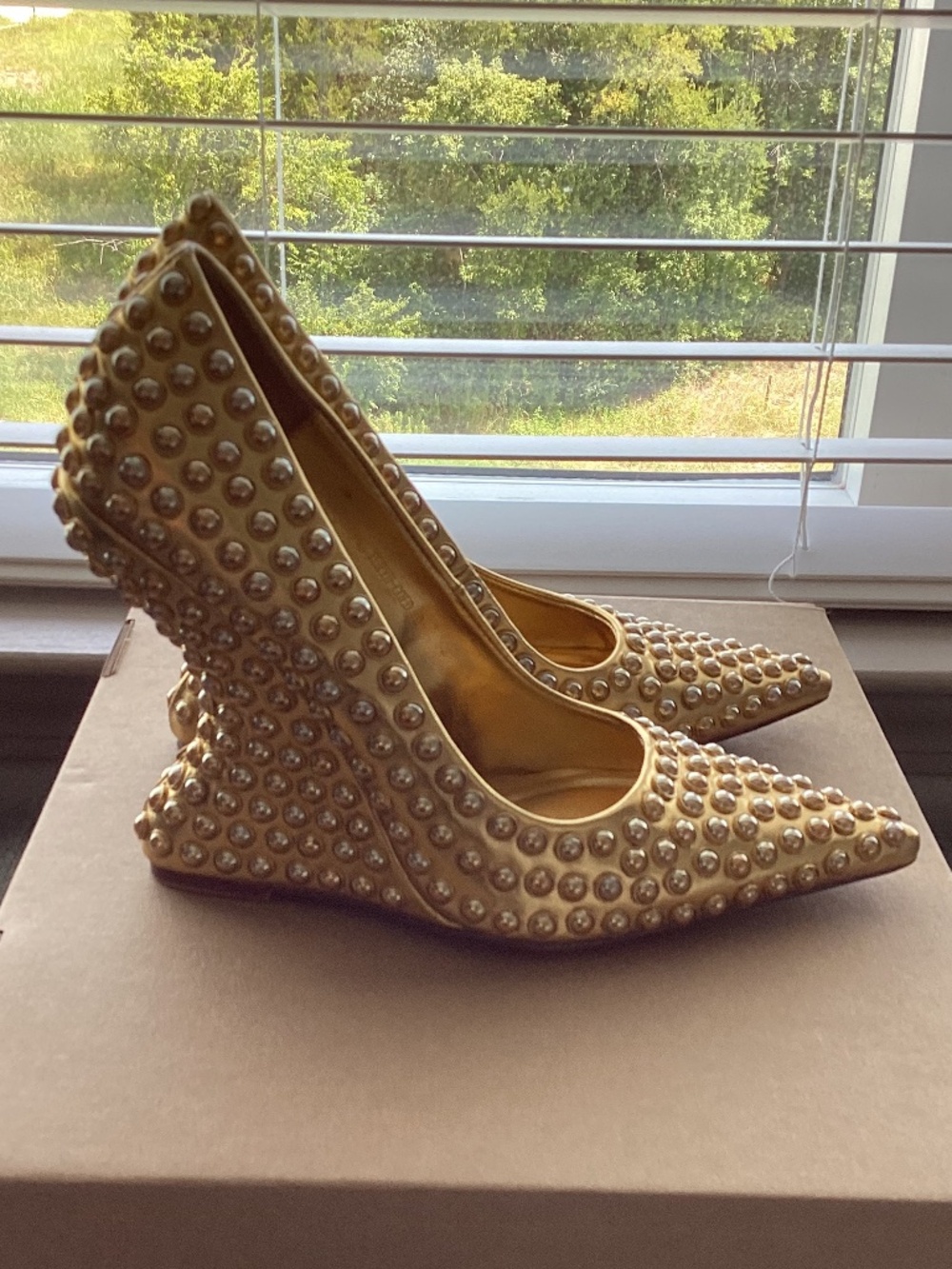 AZALEA WANG Teryn Pointed Toe Wedge Pump, size 9
